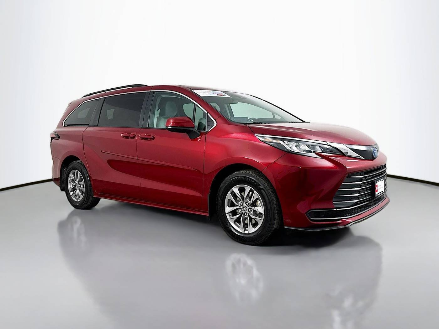 2022 Toyota Sienna LE 8-Passenger