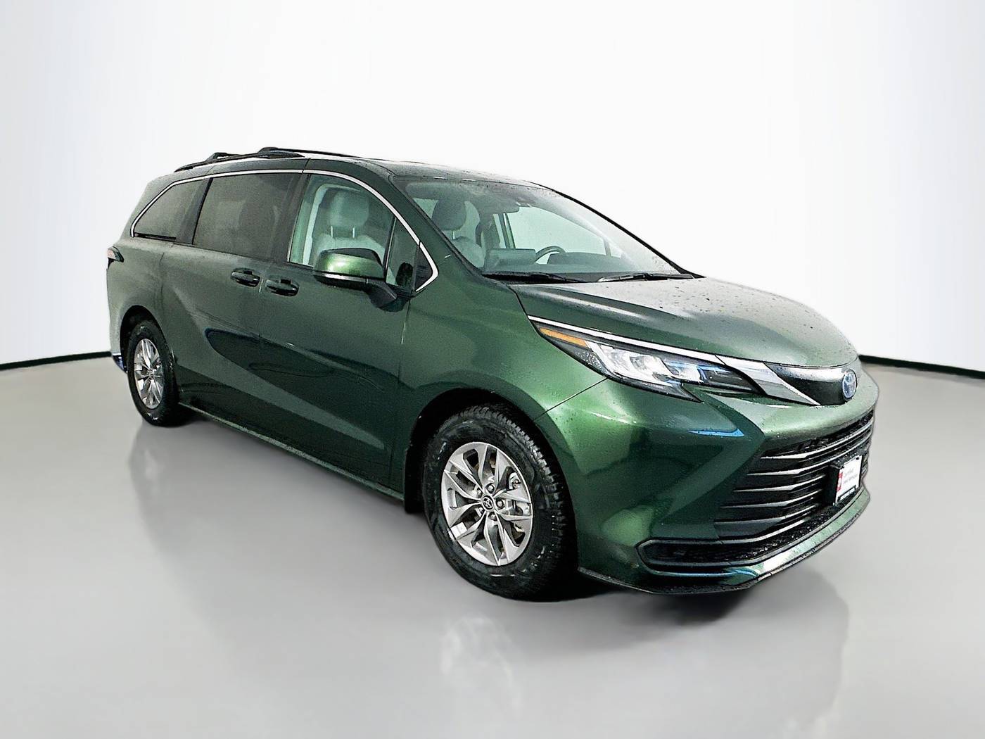 2022 Toyota Sienna LE — Minivan — 13,018 mi — Maplewood, MN