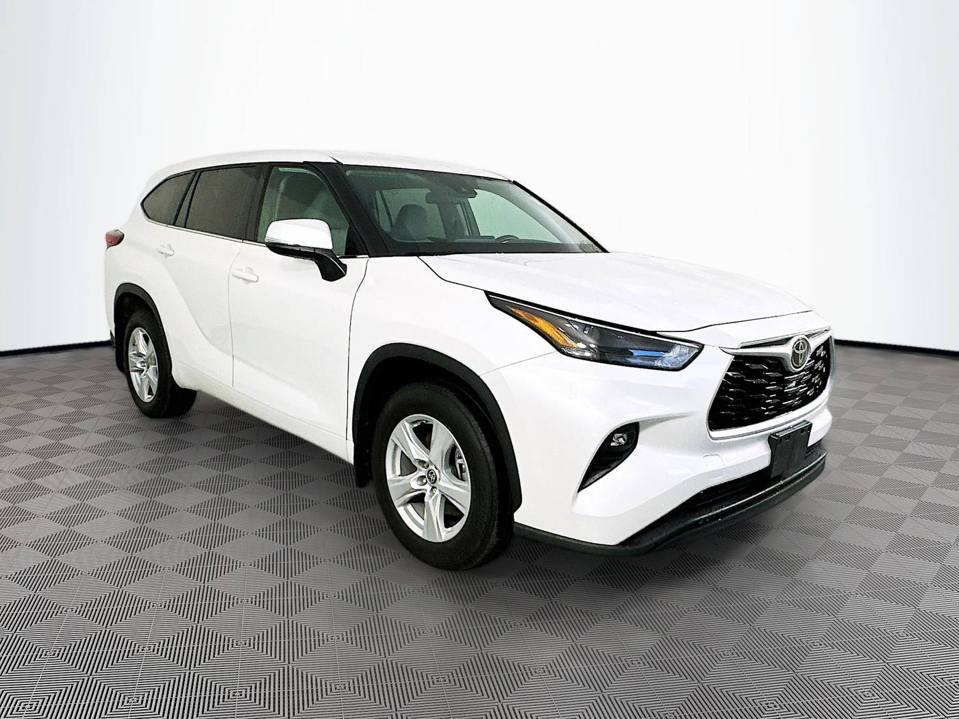 2022 Toyota Highlander LE — SUV — 27,671 mi — Maplewood, MN