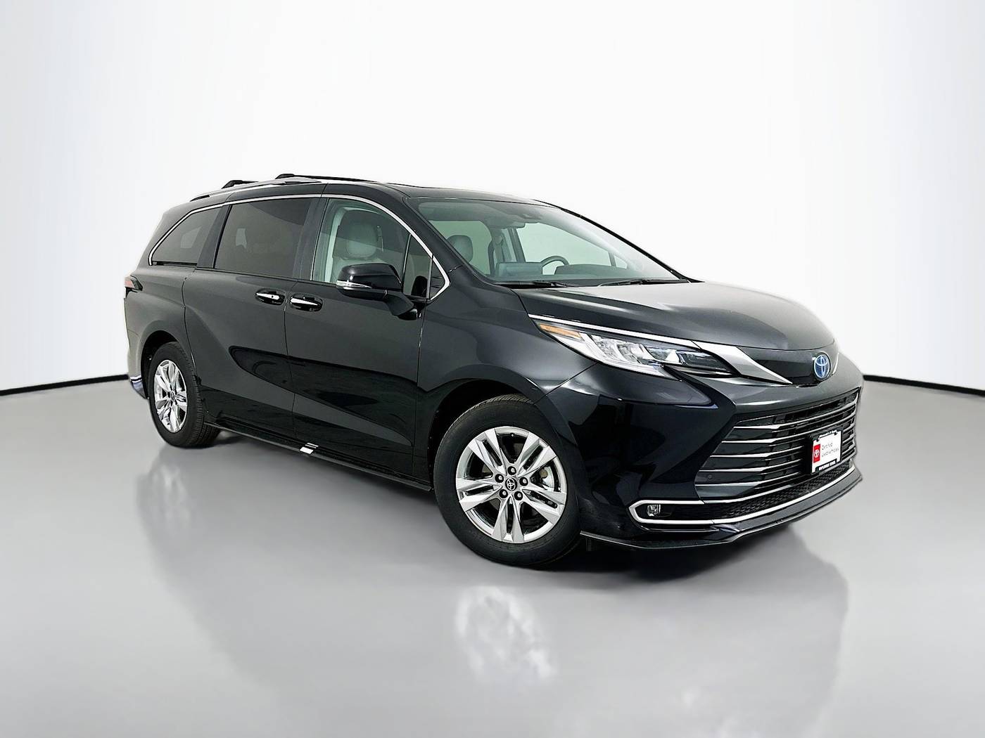 2024 Toyota Sienna Limited — Minivan — 12,910 mi — Maplewood, MN