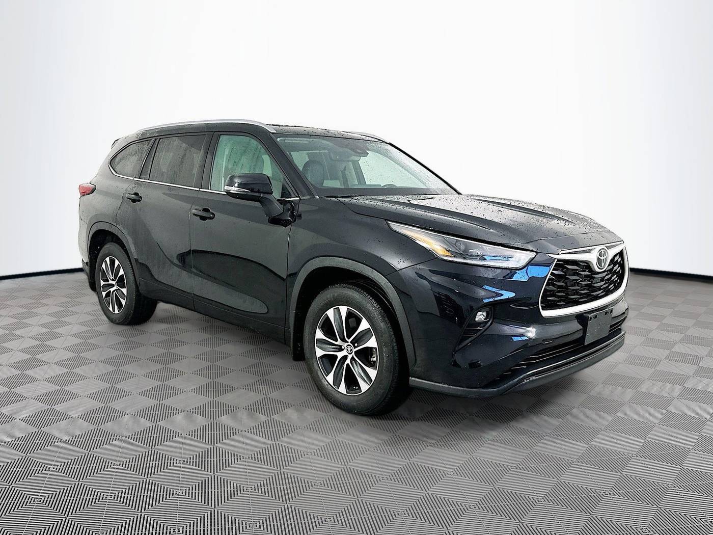 2021 Toyota Highlander XLE — SUV — 27,099 mi — Maplewood, MN
