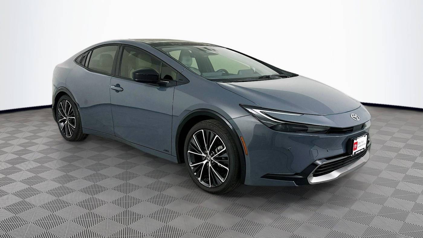 2023 Toyota Prius XLE — Hatchback — 18,329 mi — Maplewood, MN
