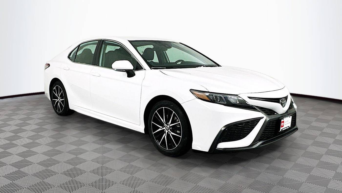 2022 Toyota Camry SE — Sedan — 59,012 mi — Maplewood, MN