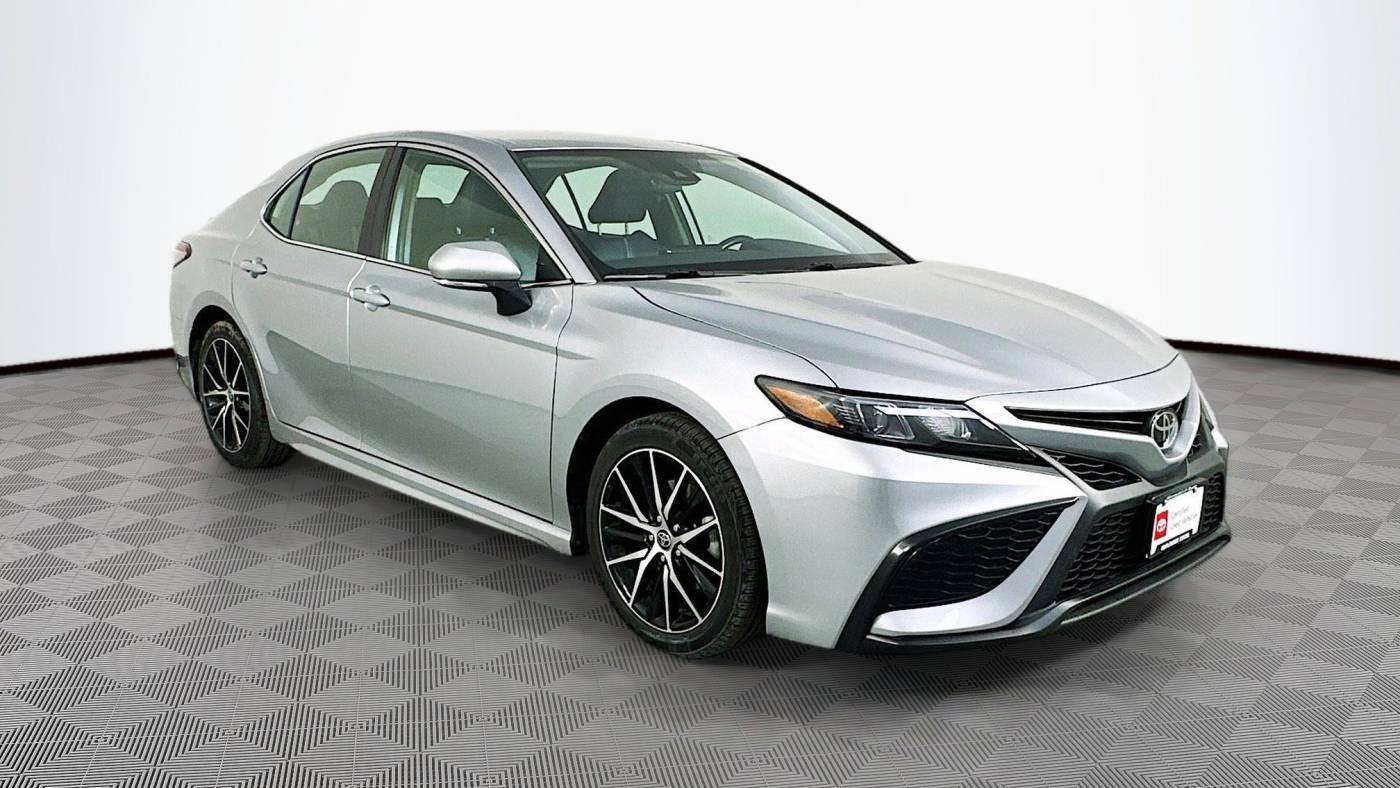 2022 Toyota Camry SE — Sedan — 57,089 mi — Maplewood, MN
