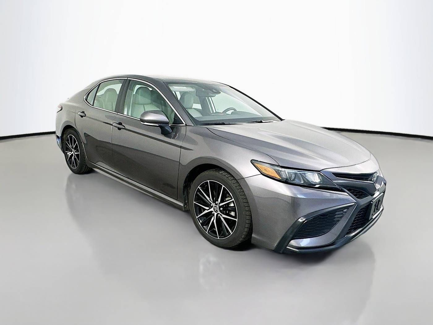 2022 Toyota Camry SE — Sedan — 51,360 mi — Maplewood, MN