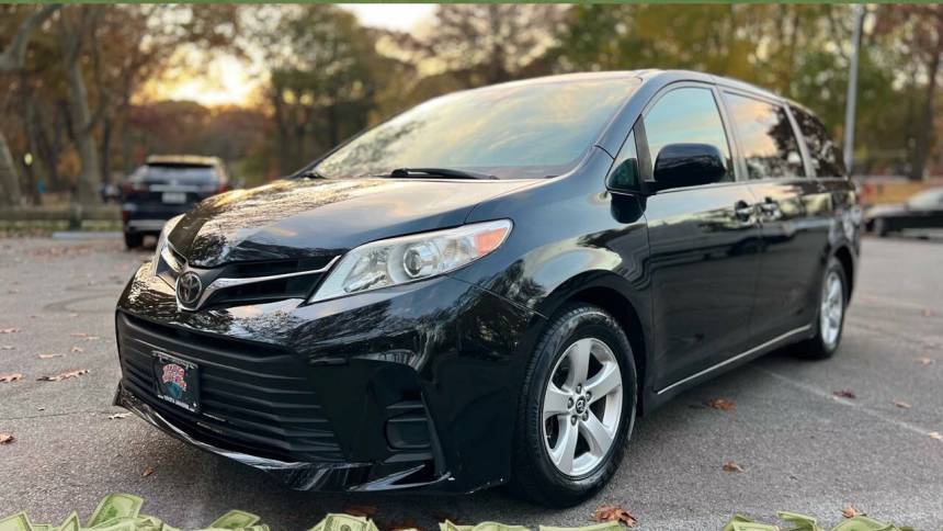 2018 Toyota Sienna LE — Minivan — 142,420 mi — Ridgewood, NY