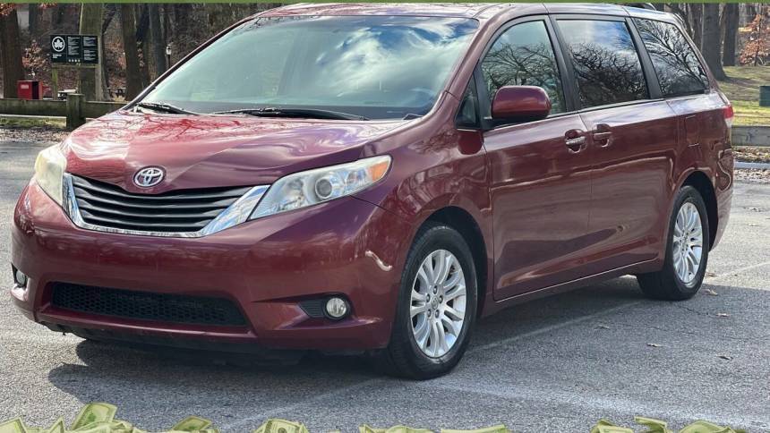 2013 Toyota Sienna XLE — Minivan — 174,215 mi — Ridgewood, NY