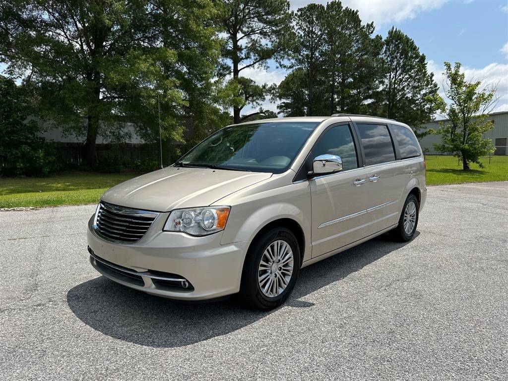 2013 Chrysler Town & Country Touring-L — Minivan — 104,625 mi — Smithfield, NC