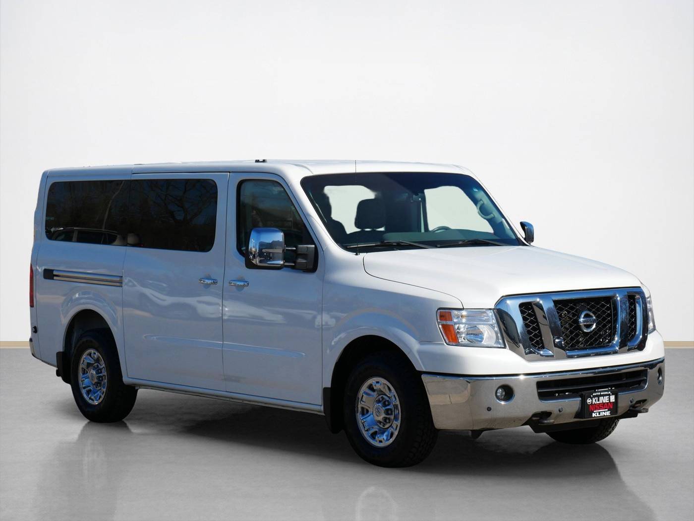 2017 Nissan NV Passenger SL — Passenger Van — 119,481 mi — Maplewood, MN