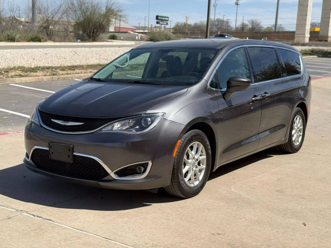 2020 Chrysler Pacifica Touring — Minivan — 111,406 mi — San Antonio, TX
