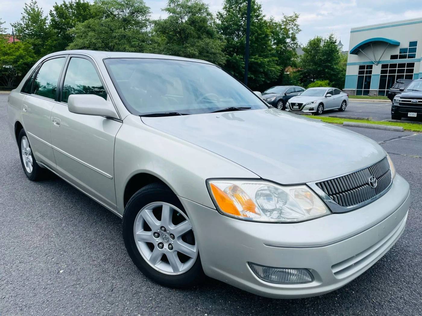 2001 Toyota Avalon XLS — Sedan — 197,547 mi — Sterling, VA