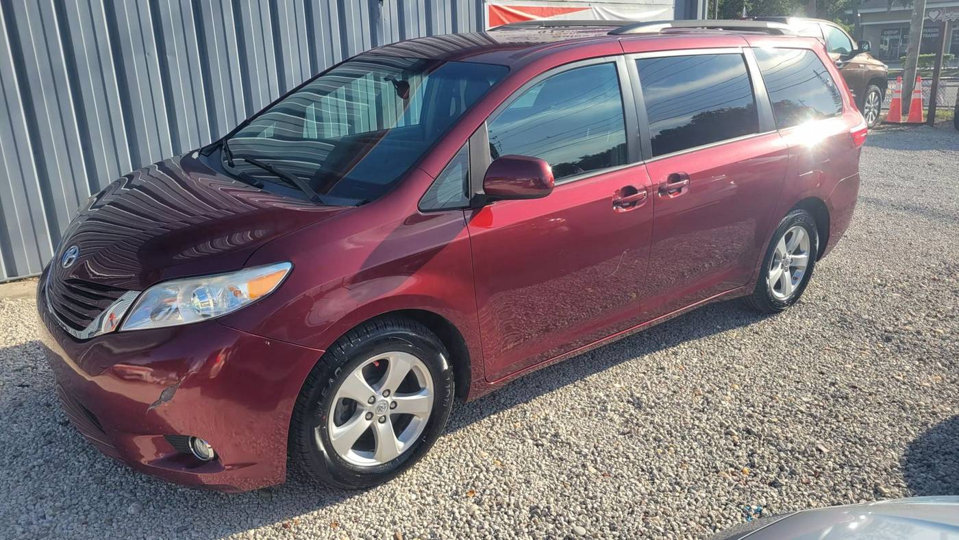 2017 Toyota Sienna LE — Minivan — 117,388 mi — Tampa, FL