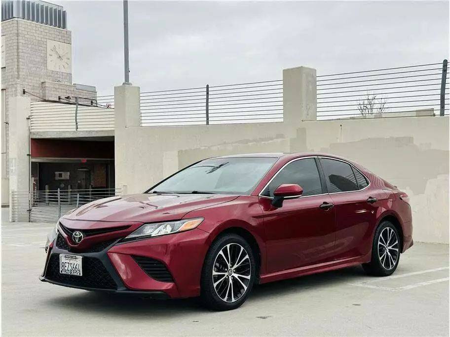 2018 Toyota Camry SE — Sedan — 81,806 mi — Tampa, FL