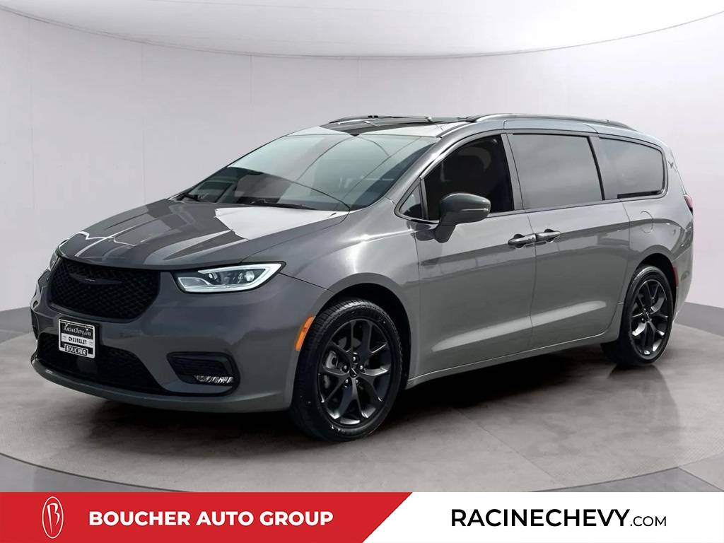 2022 Chrysler Pacifica Touring L — Minivan — 68,773 mi — Racine, WI