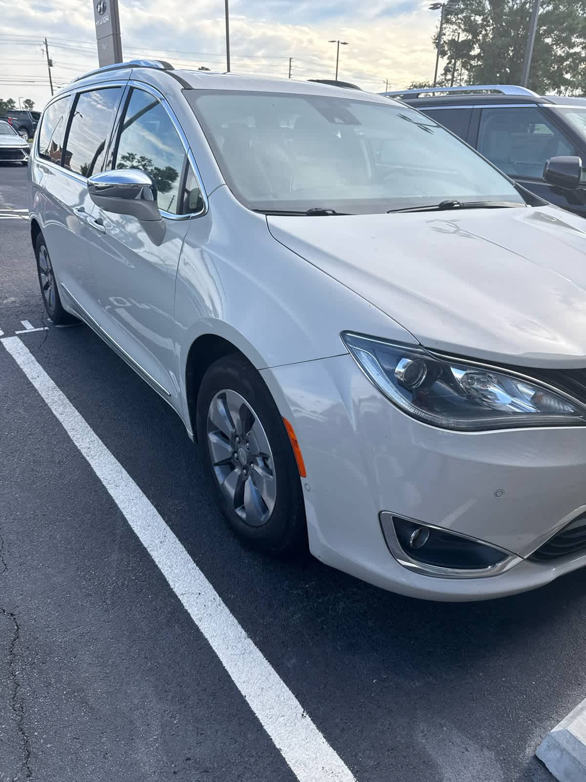 2017 Chrysler Pacifica Hybrid Platinum — Minivan — 100,068 mi — Augusta, GA