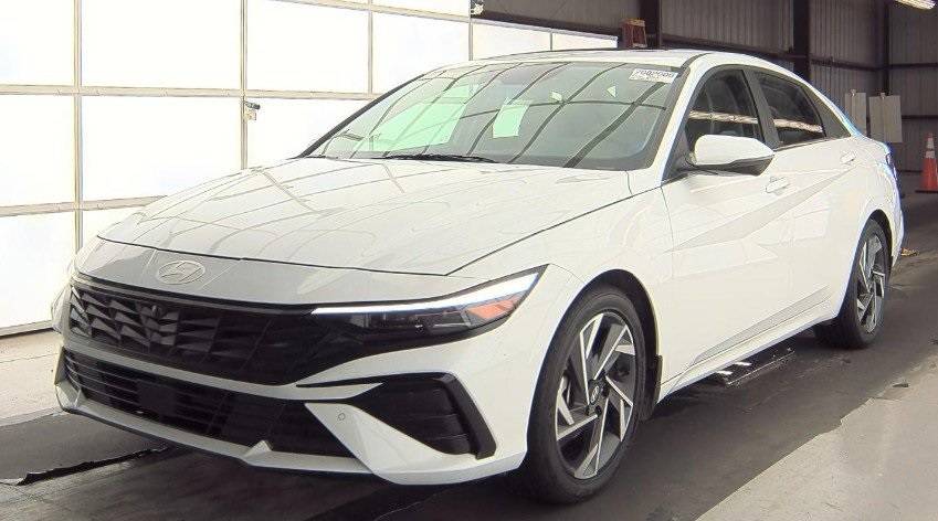 2024 Hyundai Elantra Limited — Sedan — 7,997 mi — Riverdale, GA