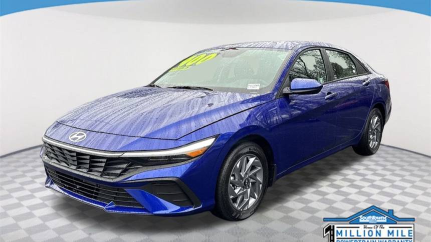 2025 Hyundai Elantra Hybrid Blue — Sedan — 12 mi — Riverdale, GA
