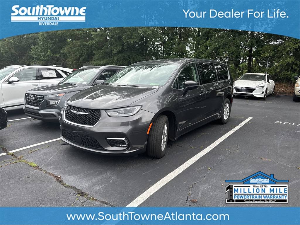 2023 Chrysler Pacifica Touring L — Minivan — 68,690 mi — Riverdale, GA