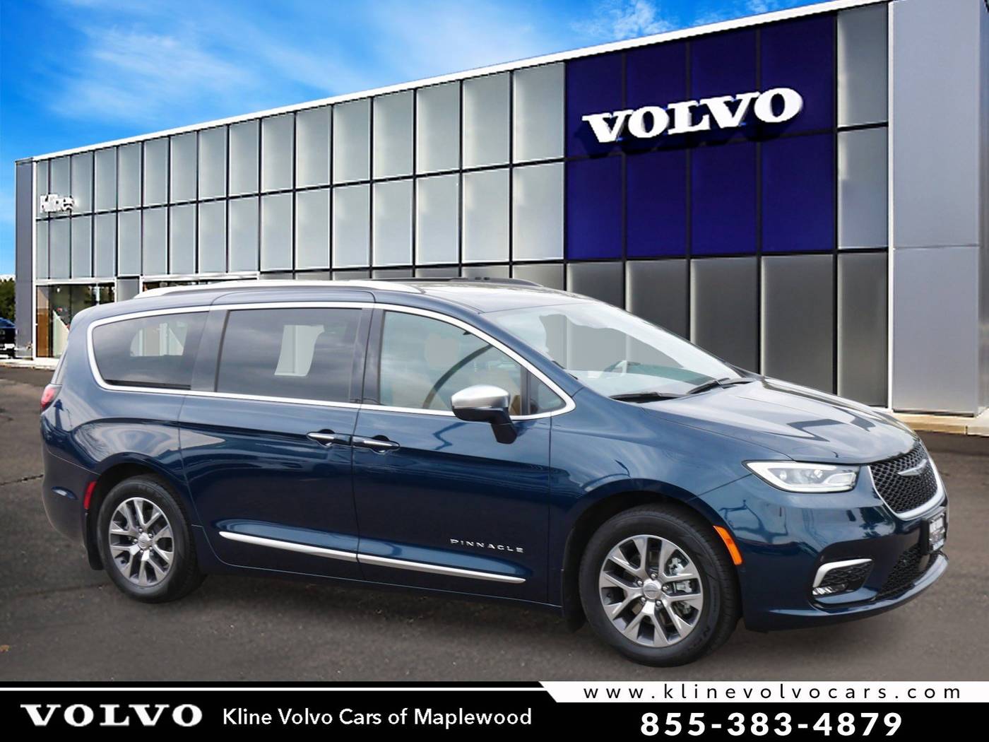 2022 Chrysler Pacifica Hybrid Pinnacle — Minivan — 28,416 mi — St Paul, MN