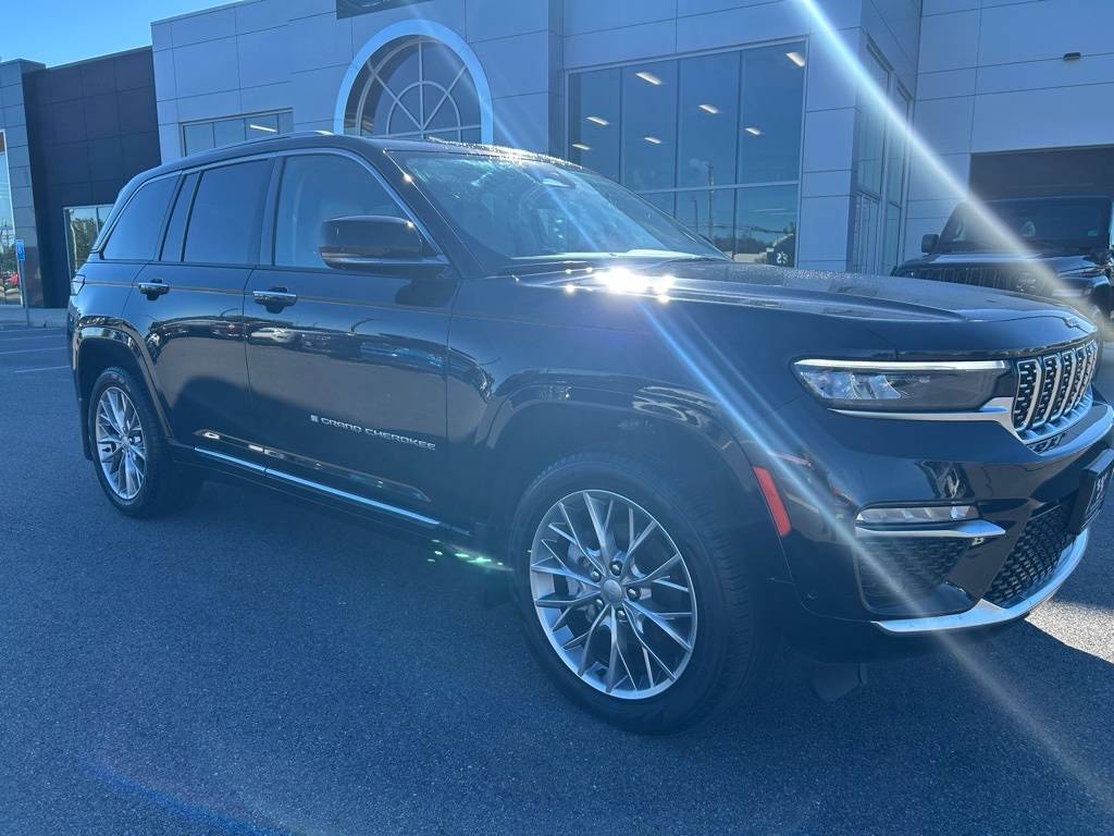 2023 Jeep Grand Cherokee Summit — SUV — 14,335 mi — Franklin, VA