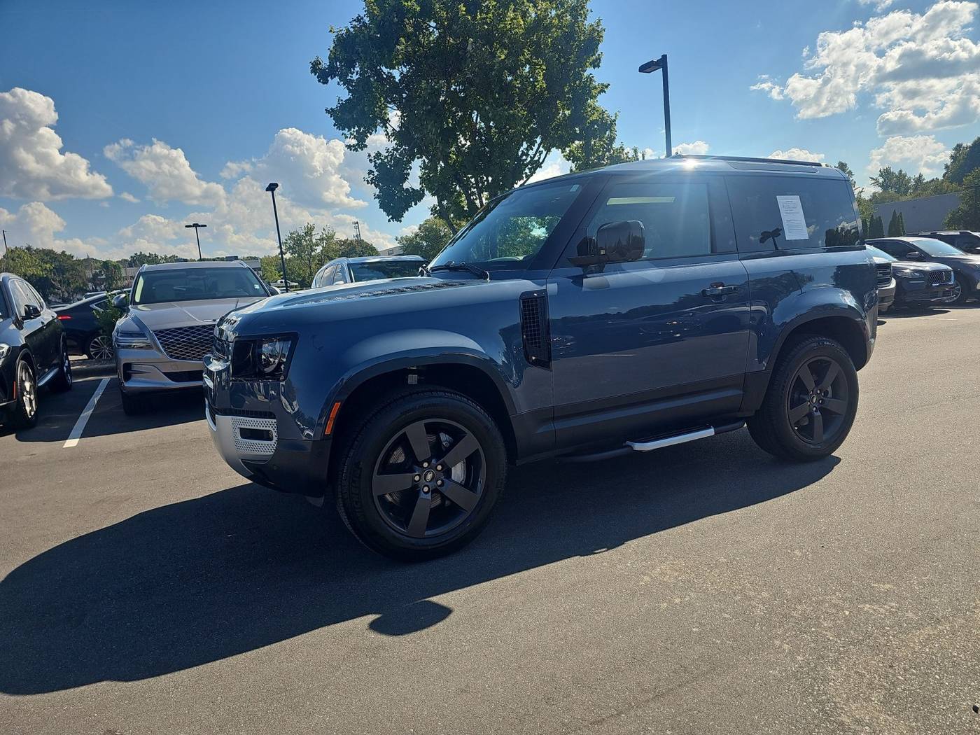 2023 Land Rover Defender SE