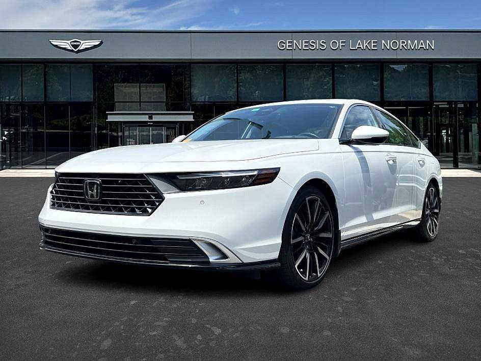2023 Honda Accord Hybrid Touring — Sedan — 15,227 mi — Cornelius, NC