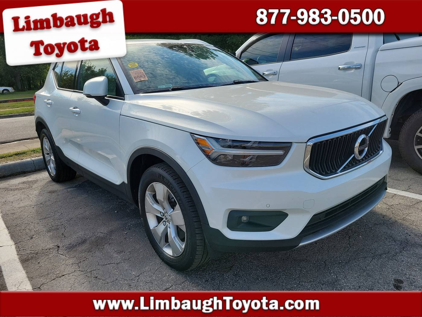 2022 Volvo XC40 T5 Momentum