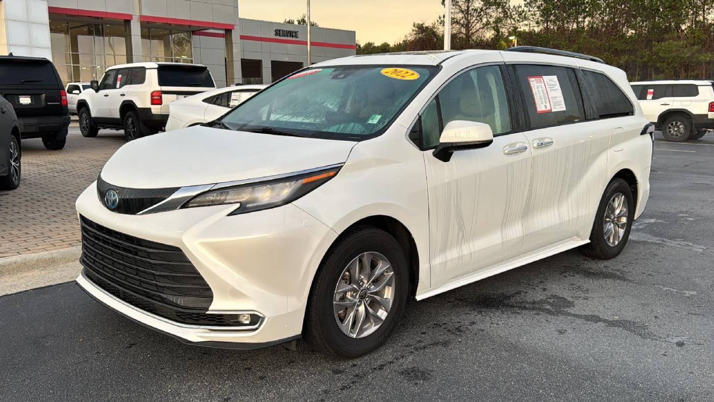 2022 Toyota Sienna XLE — Minivan — 48,439 mi — Macon, GA