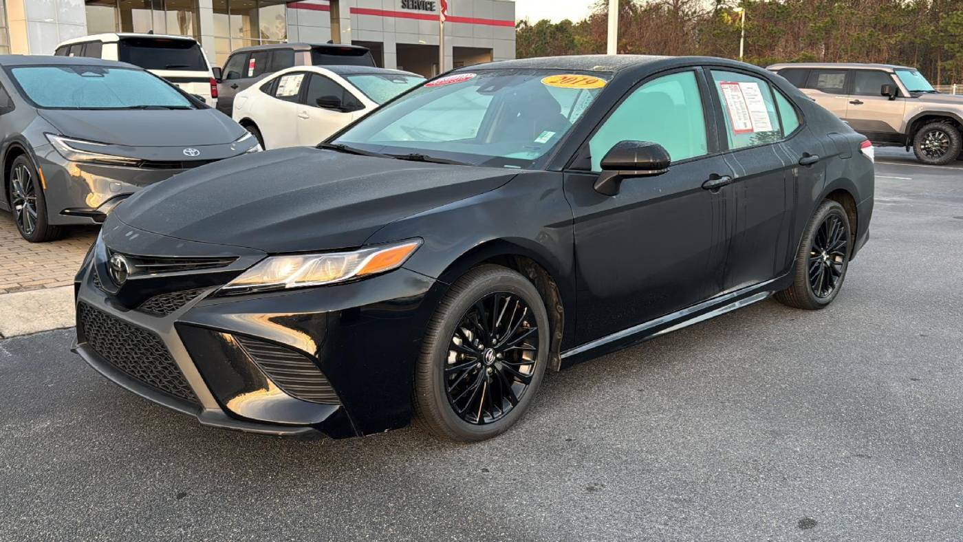 2019 Toyota Camry SE — Sedan — 26,466 mi — Macon, GA