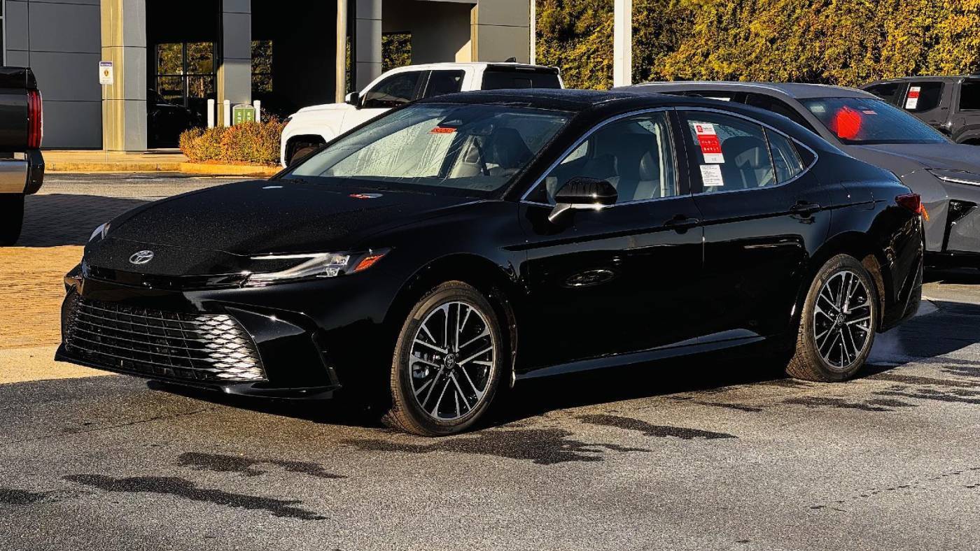 2025 Toyota Camry XLE — Sedan — 10,741 mi — Macon, GA