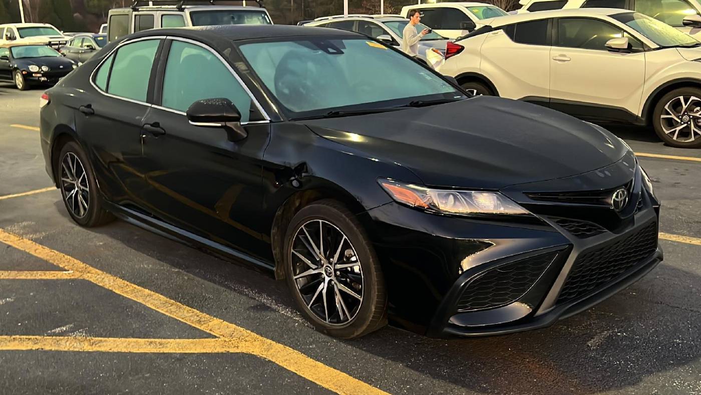 2022 Toyota Camry SE — Sedan — 31,709 mi — Macon, GA