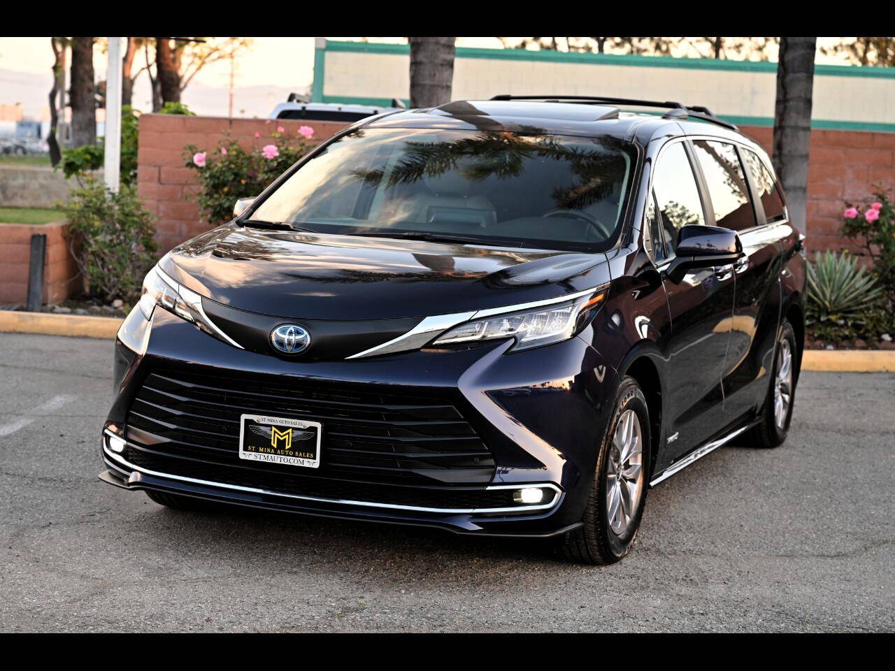 2021 Toyota Sienna XLE — Minivan — 61,393 mi — Montclair, CA