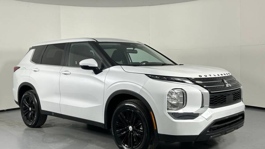 2024 Mitsubishi Outlander ES — SUV — 13,494 mi — Westampton, NJ