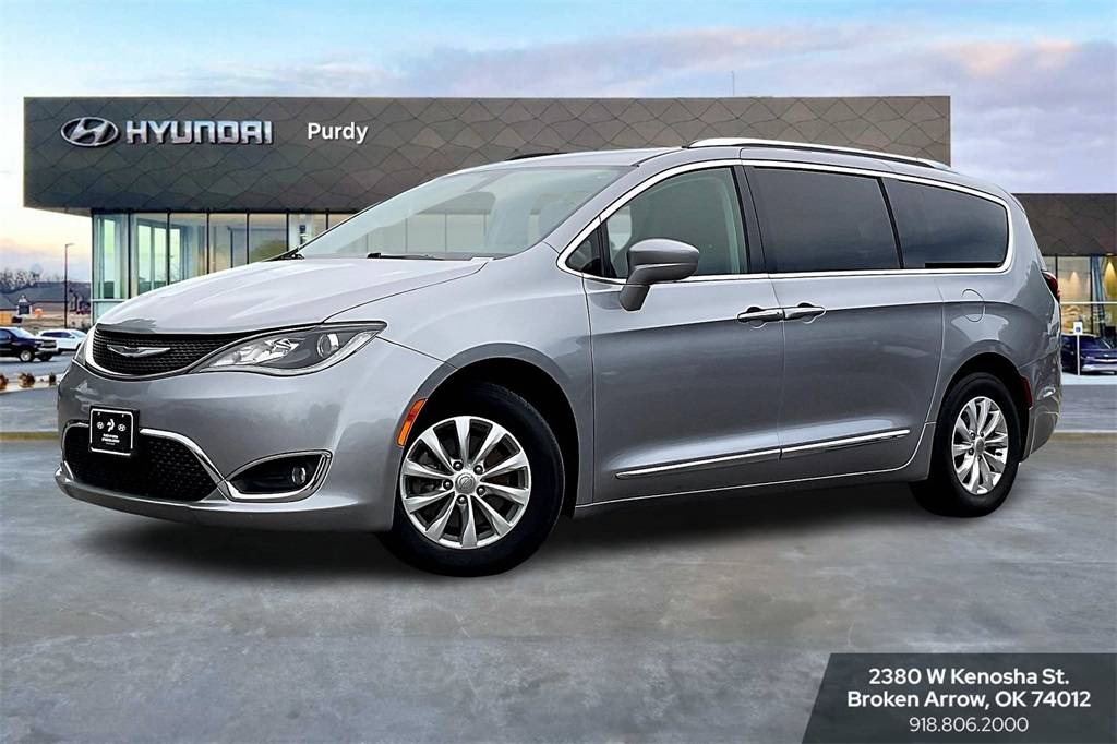 2019 Chrysler Pacifica Touring L — Minivan — 123,971 mi — Broken Arraow, OK