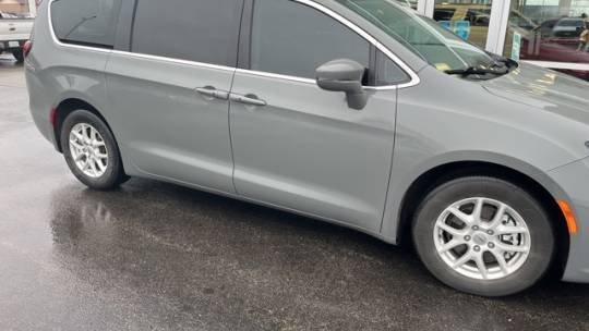 2022 Chrysler Pacifica Touring L — Minivan — 57,711 mi — O'Fallon, IL