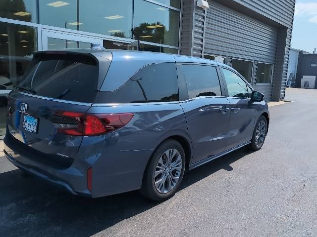2025 Honda Odyssey Touring — Minivan — 10,692 mi — O'Fallon, IL