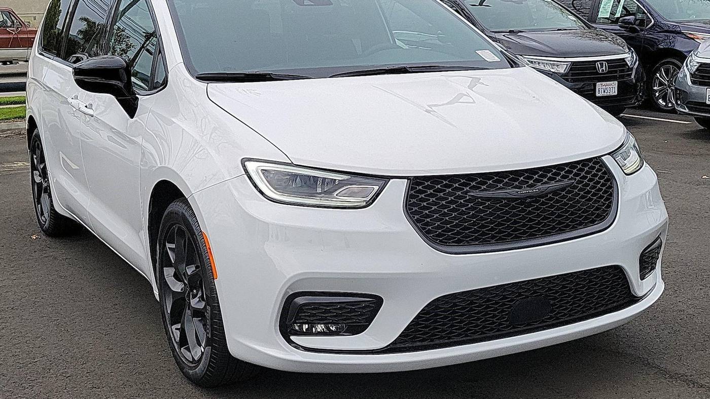 2025 Chrysler Pacifica Limited — Minivan — 9,391 mi — Inglewood, CA