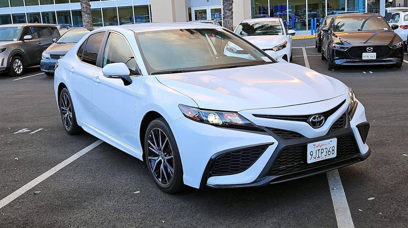 2024 Toyota Camry SE — Sedan — 10,646 mi — Burbank, CA