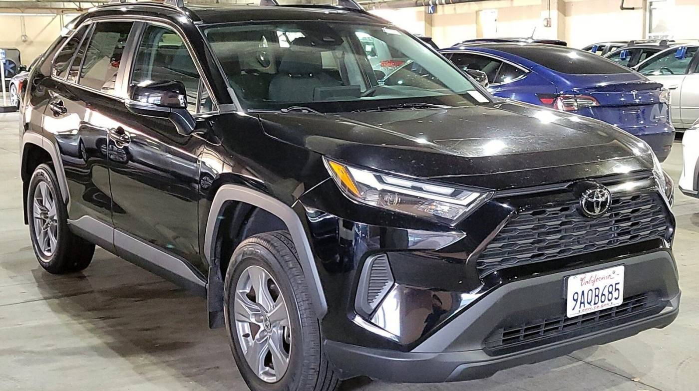 2022 Toyota RAV4 XLE — SUV — 24,496 mi — Burbank, CA