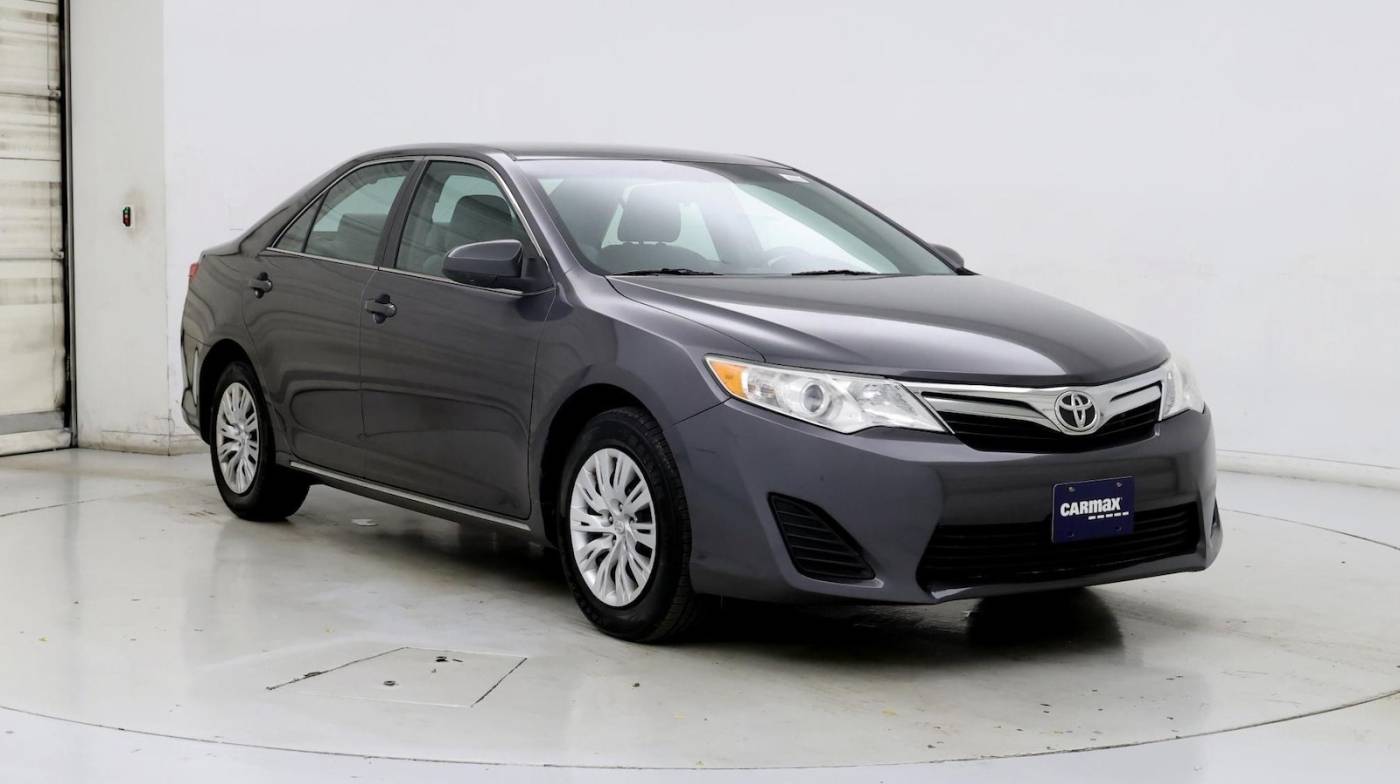 2014 Toyota Camry LE — Sedan — 74,574 mi — Charlottesville, VA
