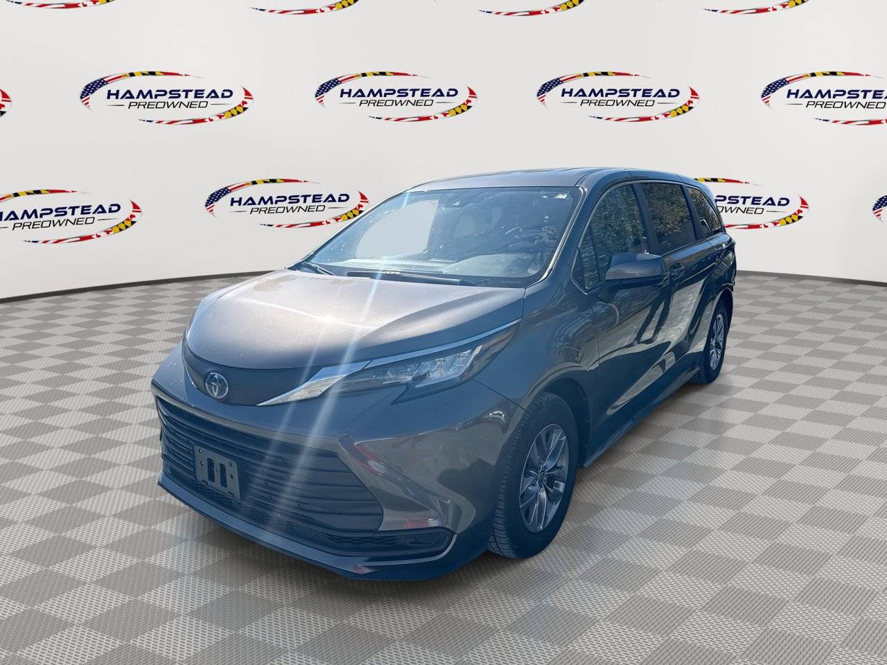 2023 Toyota Sienna LE — Minivan — 61,246 mi — Hampstead, MD