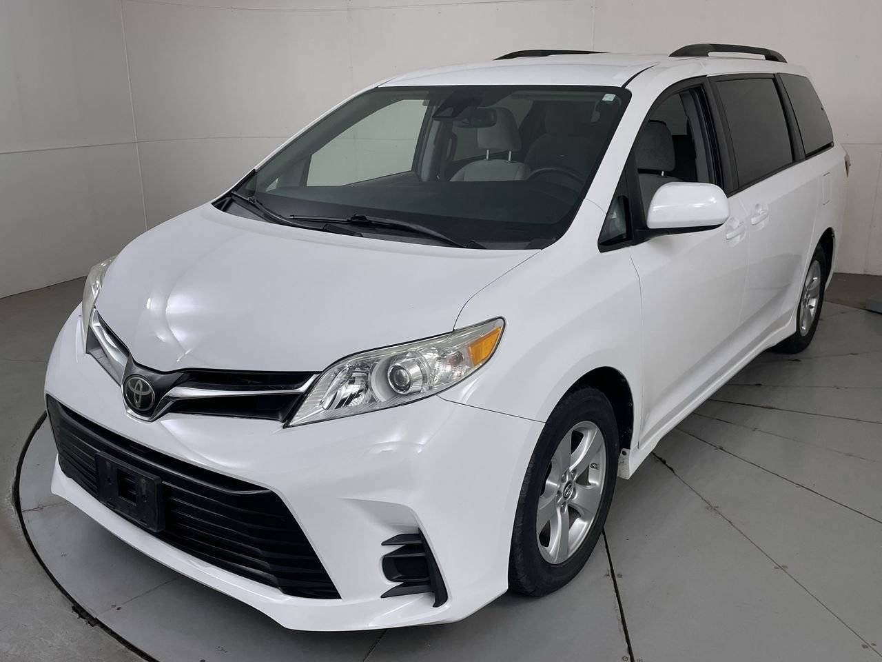 2018 Toyota Sienna LE — Minivan — 69,010 mi — Hampstead, MD
