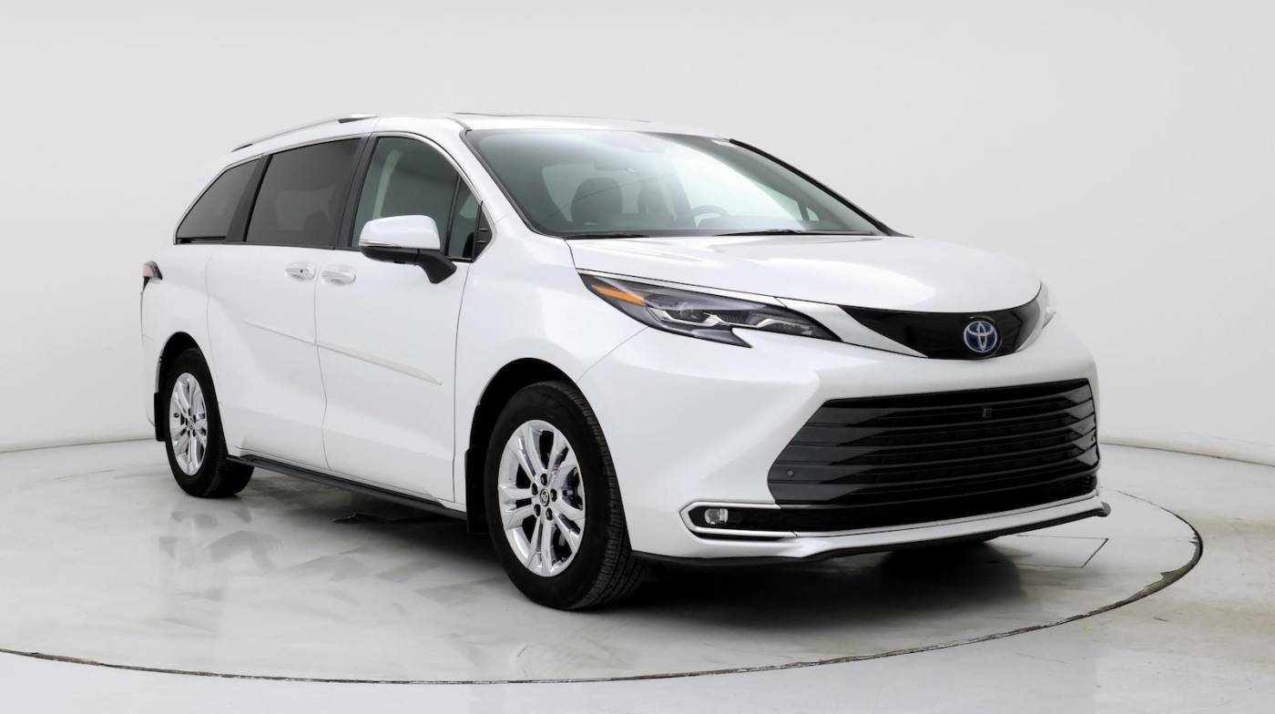 2024 Toyota Sienna Platinum — Minivan — 5,566 mi — Colorado Springs, CO