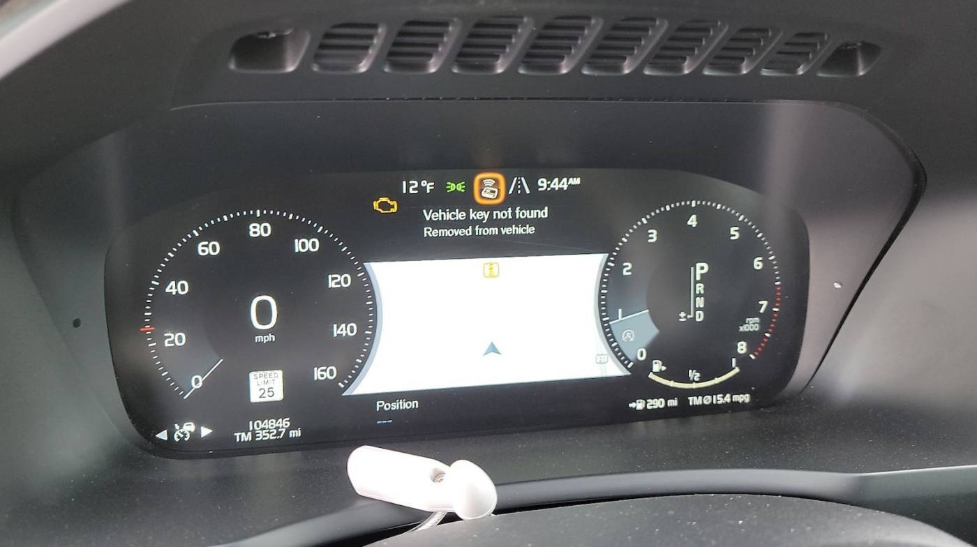2016 Volvo XC90 T6 Momentum — SUV — 104,845 mi — Colorado Springs, CO