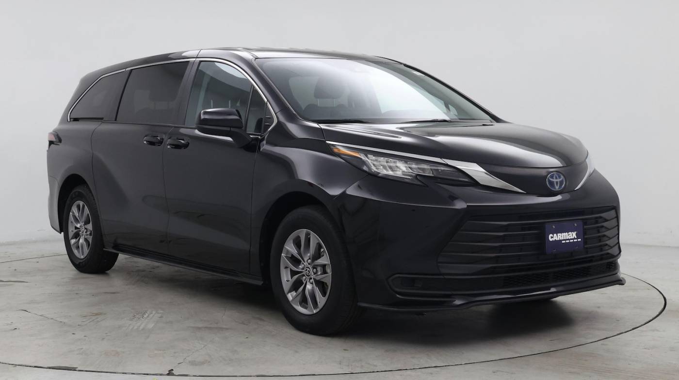 2023 Toyota Sienna LE 8-Passenger