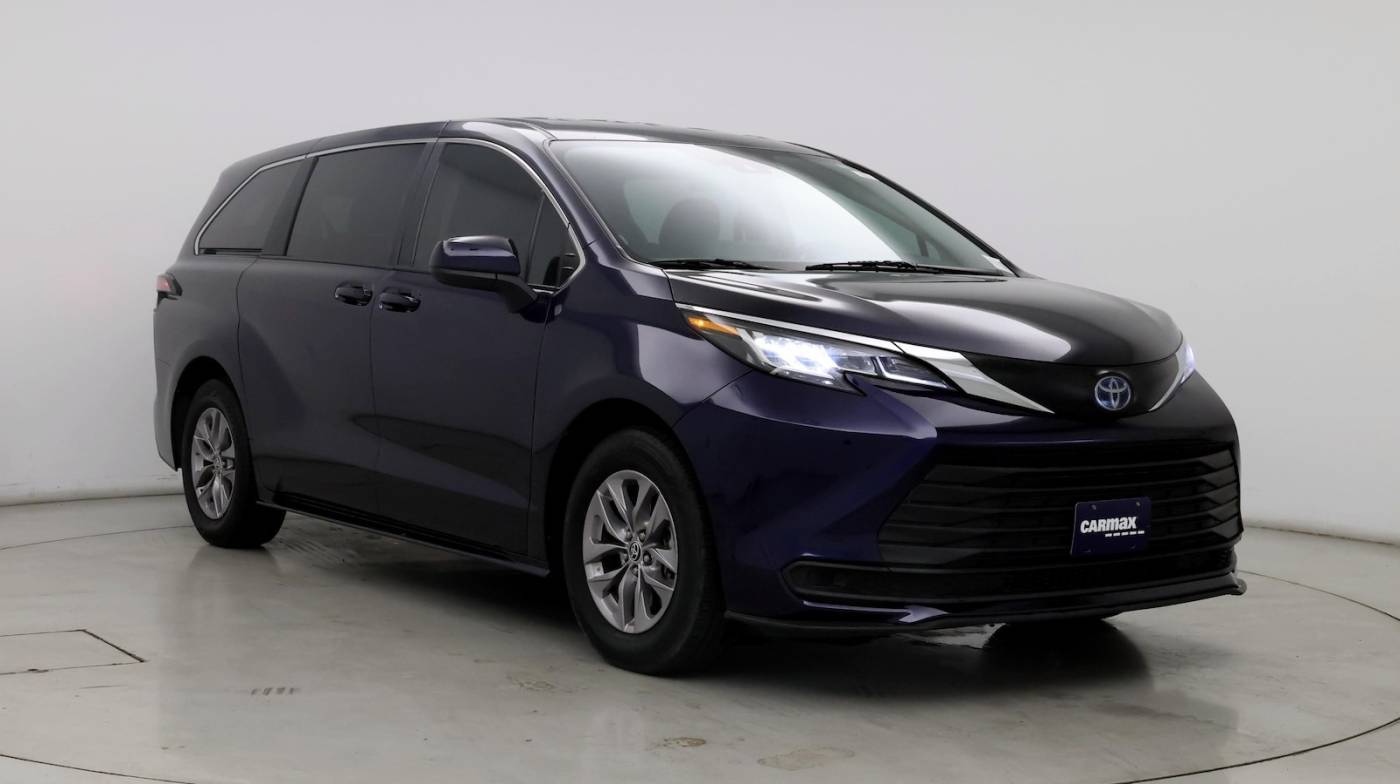 2022 Toyota Sienna LE — Minivan — 85,967 mi — Costa Mesa, CA