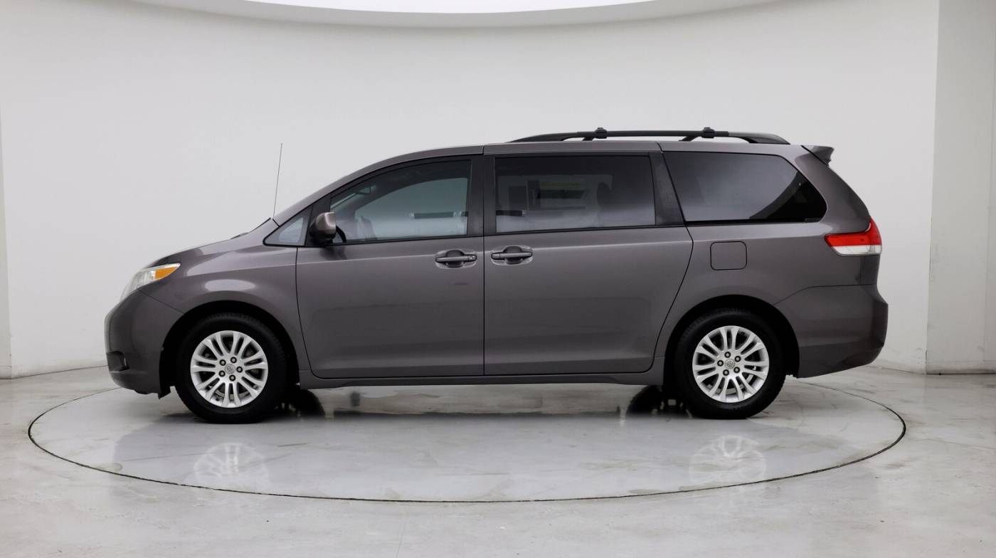 2013 Toyota Sienna XLE — Minivan — 98,187 mi — Houston, TX