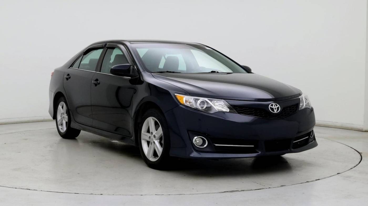 2014 Toyota Camry SE — Sedan — 96,599 mi — Sterling, VA