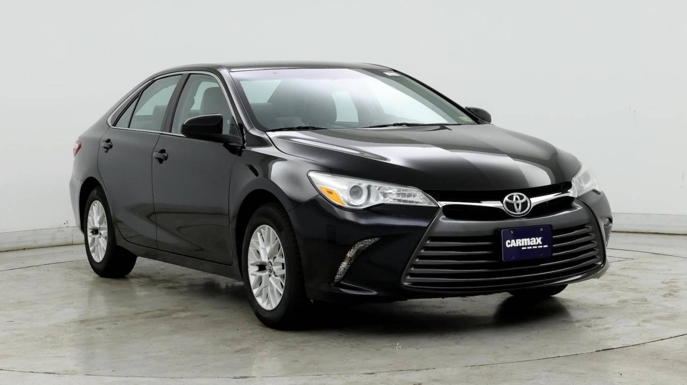 2017 Toyota Camry LE — Sedan — 73,897 mi — Sterling, VA