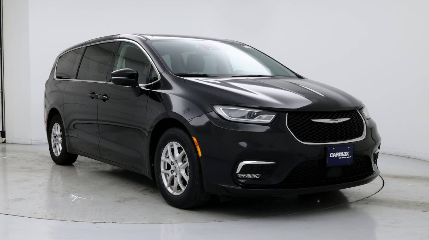 2023 Chrysler Pacifica Touring L — Minivan — 57,162 mi — Sterling, VA